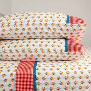 Excellent Condition - Pioneer Woman Bed Sheet SET QUEEN Gingham Floral / Cotton